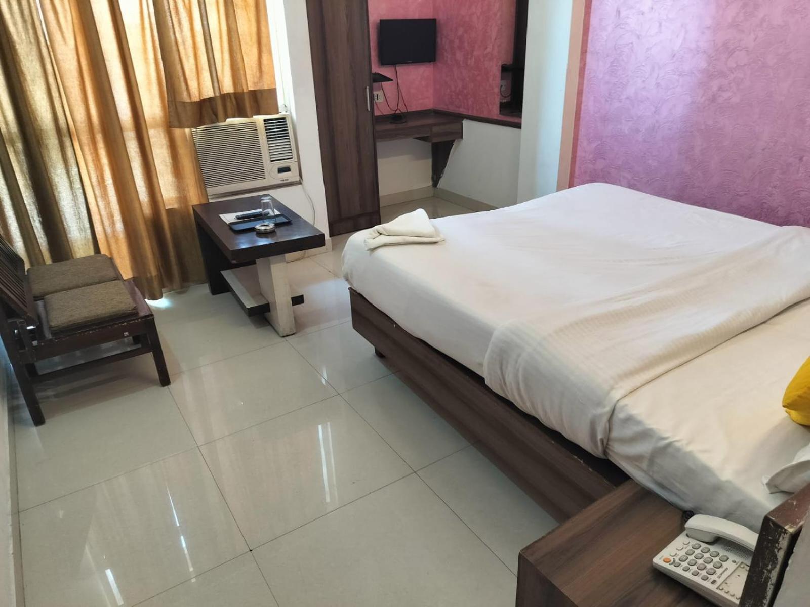 Hotel Global Inn -1 Km From Railway Station - Lift Food And Free Parking Lucknow Quarto foto