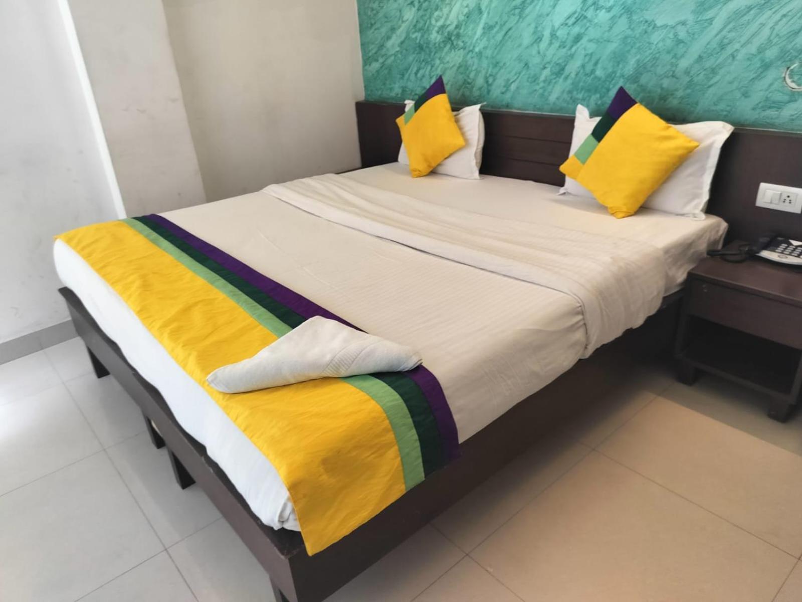 Hotel Global Inn -1 Km From Railway Station - Lift Food And Free Parking Lucknow Quarto foto